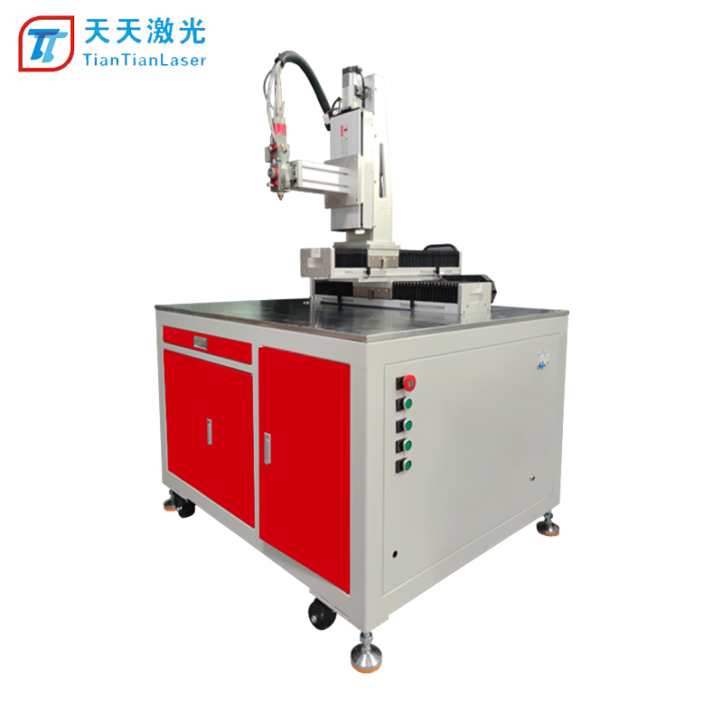 8天天激光打孔机